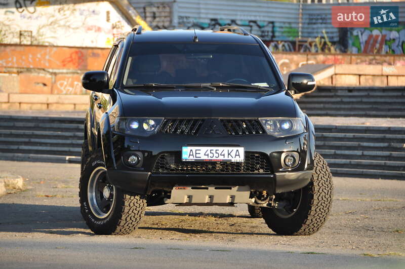 2013 mitsubishi pajero sport