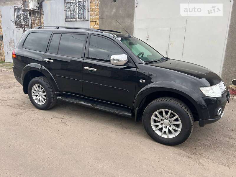 2013 mitsubishi pajero sport