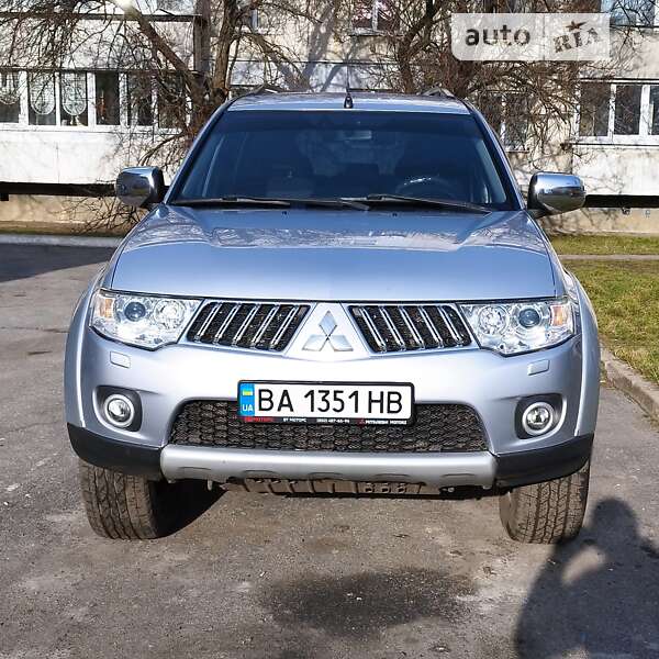 2013 mitsubishi pajero sport
