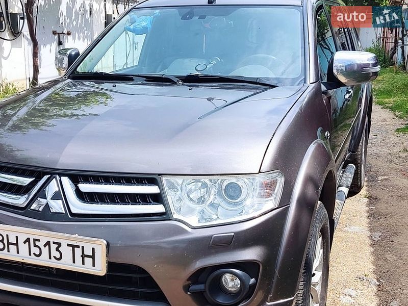 2013 mitsubishi pajero sport