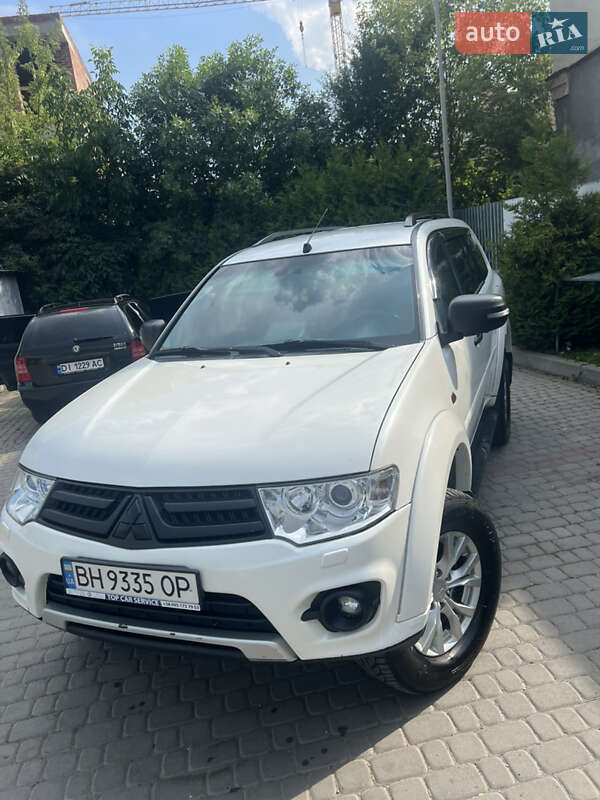 2013 mitsubishi pajero sport