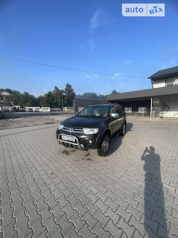 2013 mitsubishi pajero