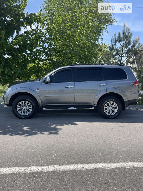 2013 mitsubishi pajero sport