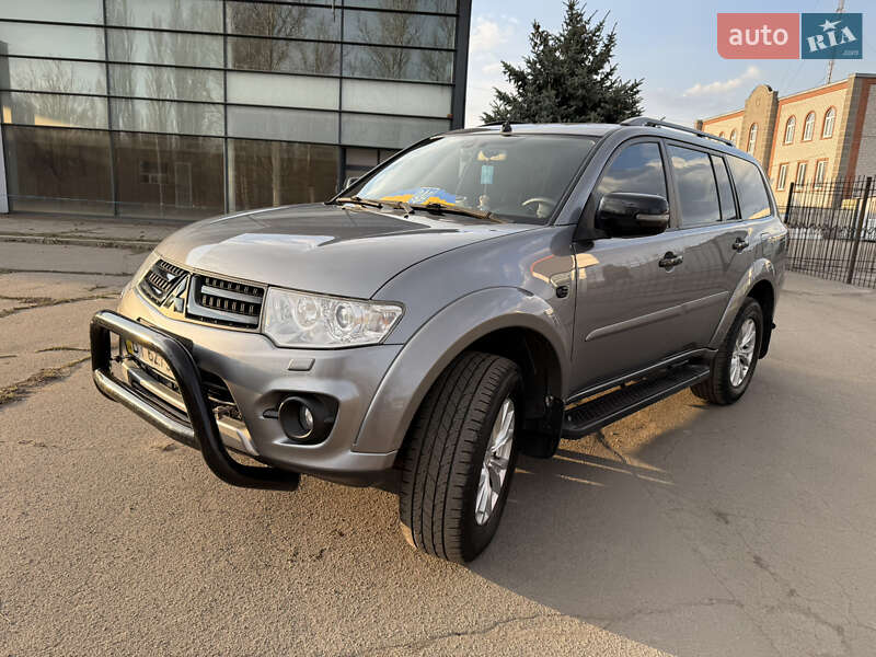 2013 mitsubishi pajero