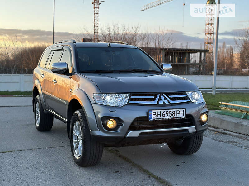 2013 mitsubishi pajero sport
