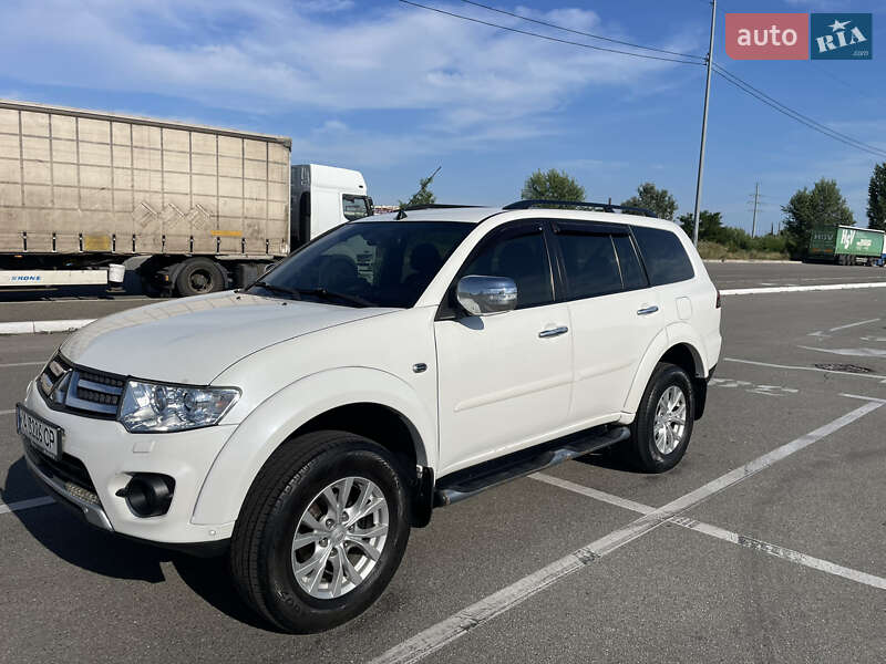 2013 mitsubishi pajero