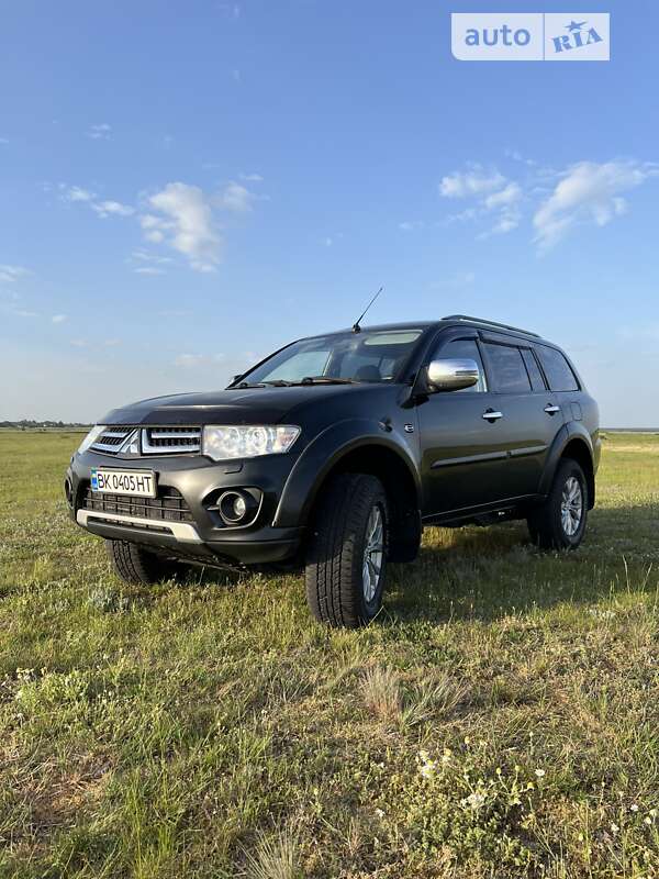 2013 mitsubishi pajero sport