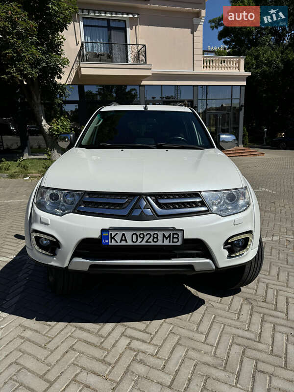 2014 mitsubishi pajero sport
