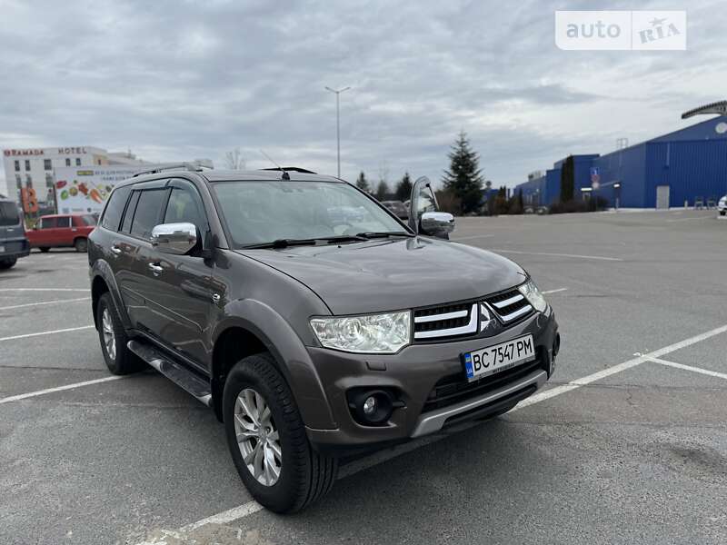 2014 mitsubishi pajero sport