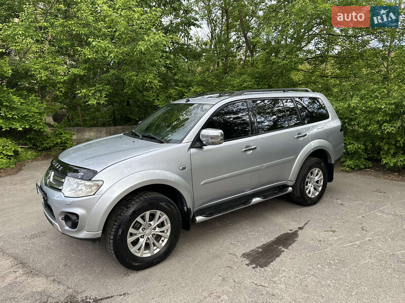 2015 mitsubishi pajero-sport