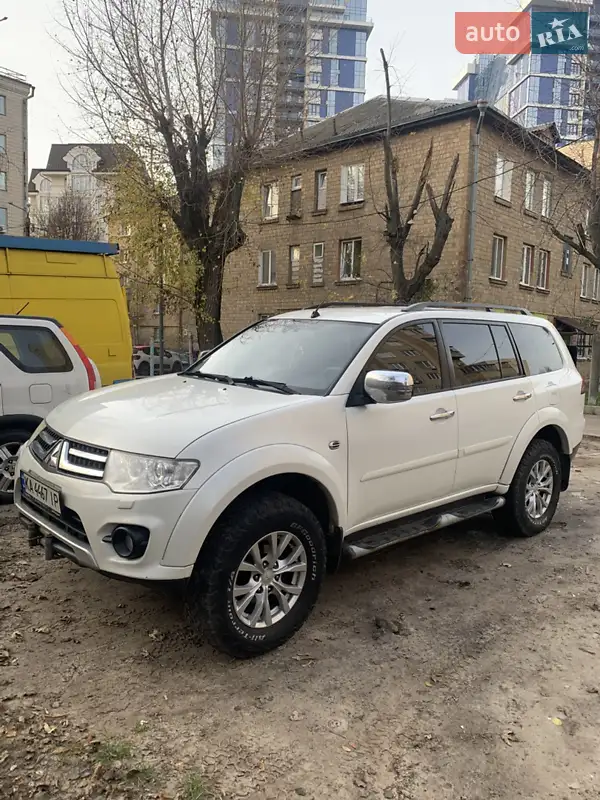 2015 mitsubishi pajero sport