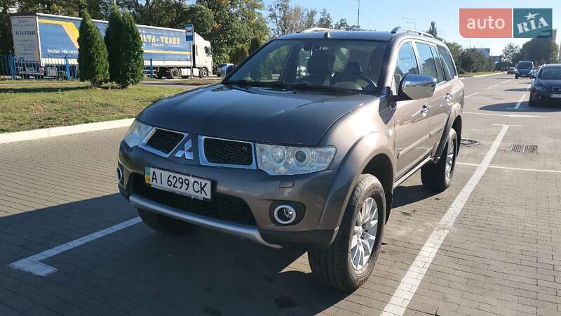 2010 mitsubishi pajero sport