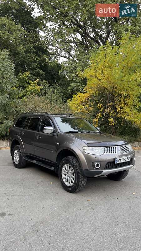 2011 mitsubishi pajero sport