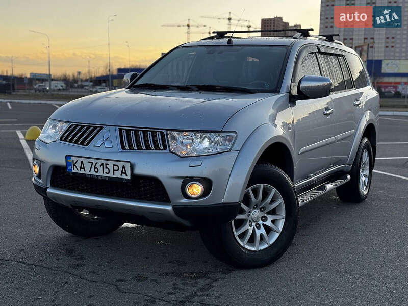 2011 mitsubishi pajero sport
