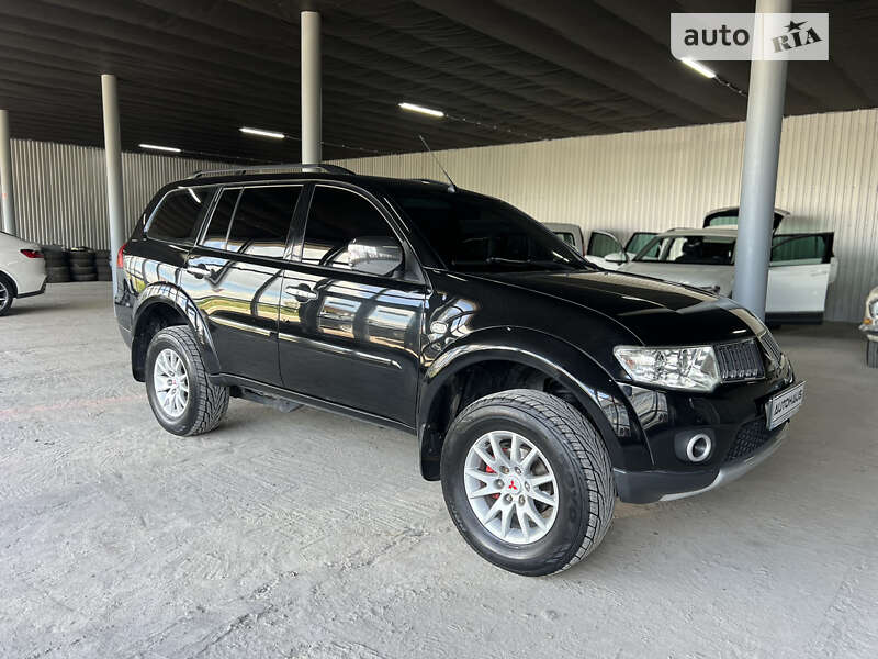2011 mitsubishi pajero sport