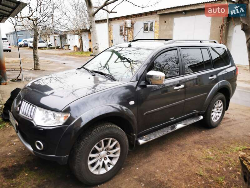 2011 mitsubishi pajero-sport