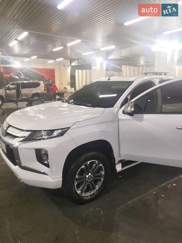 2021 mitsubishi l 200