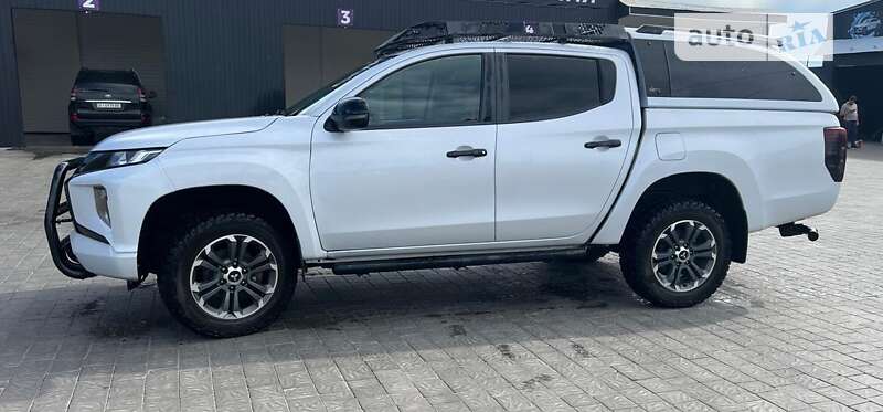 2021 mitsubishi l 200