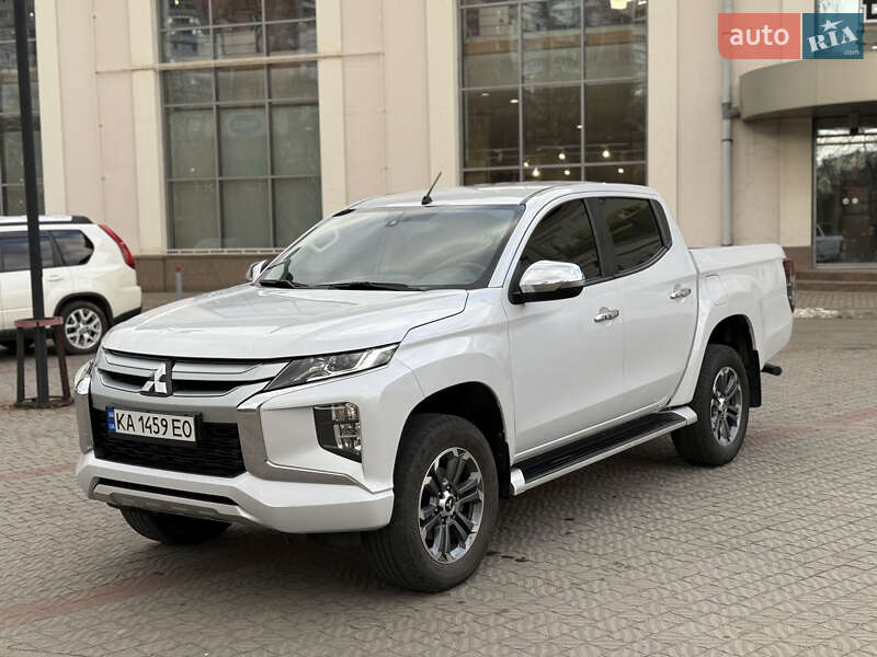 2021 mitsubishi l 200