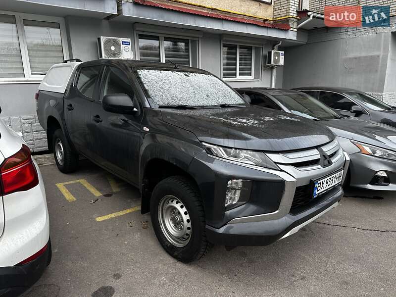 2021 mitsubishi l 200