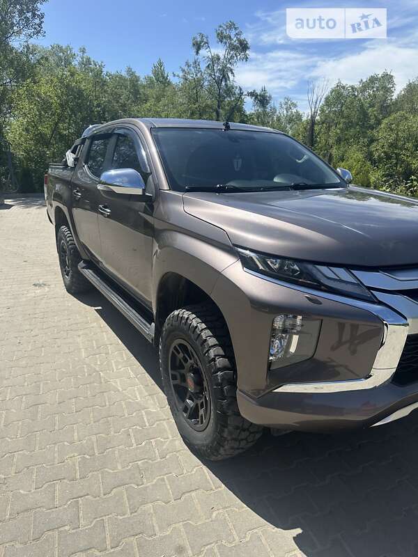 2019 mitsubishi l 200