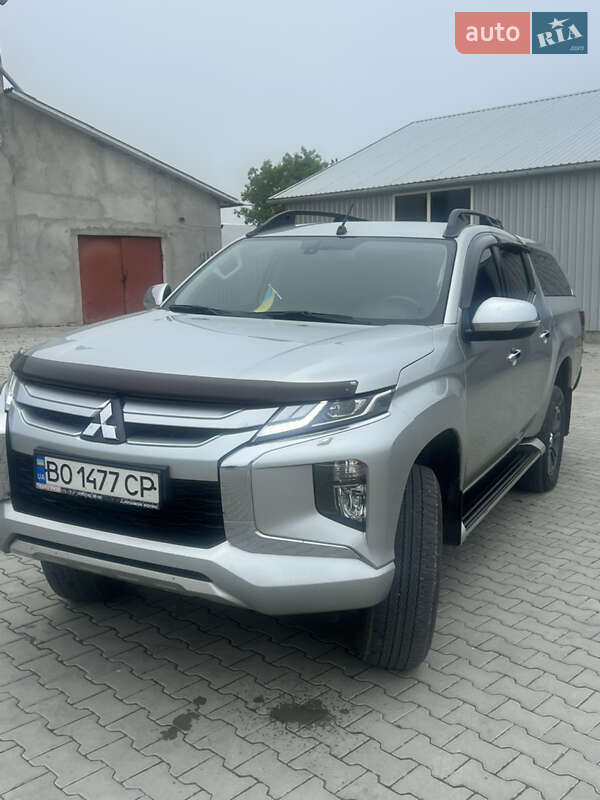 2020 mitsubishi l-200