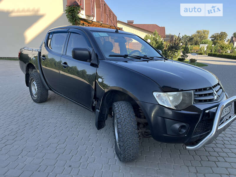 2010 mitsubishi l 200