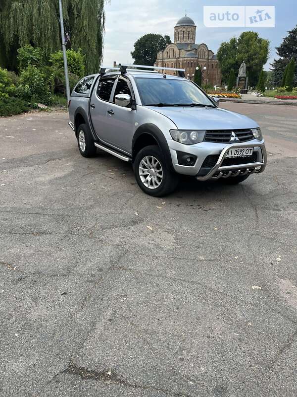 2011 mitsubishi l 200