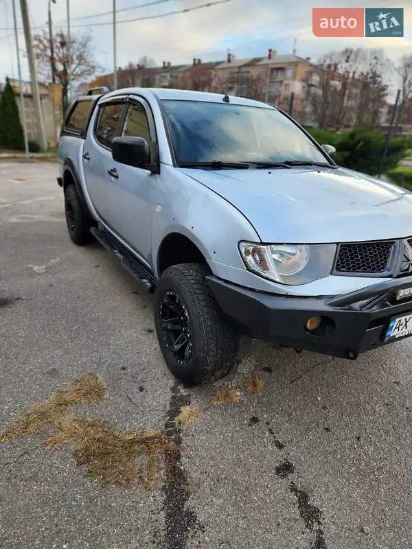 2011 mitsubishi l 200