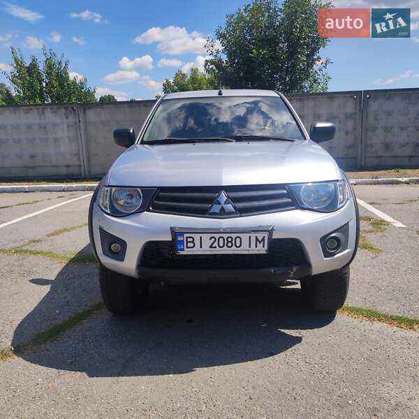 2011 mitsubishi l 200