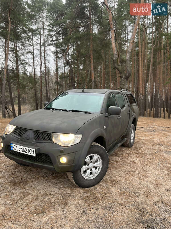 2011 mitsubishi l 200