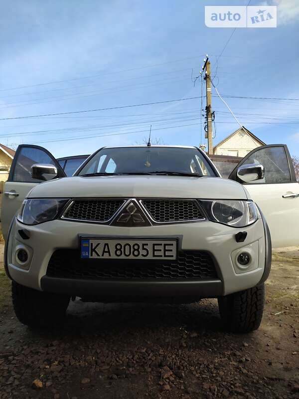 2011 mitsubishi l 200