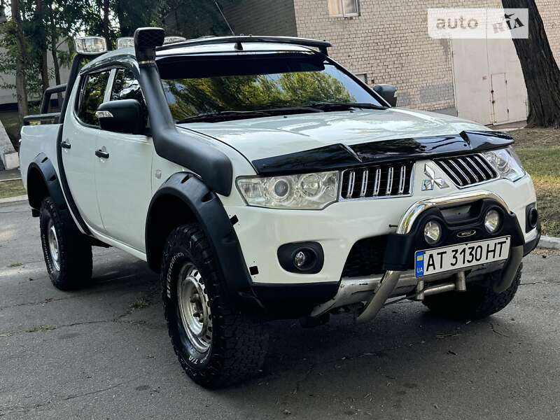 2011 mitsubishi l 200