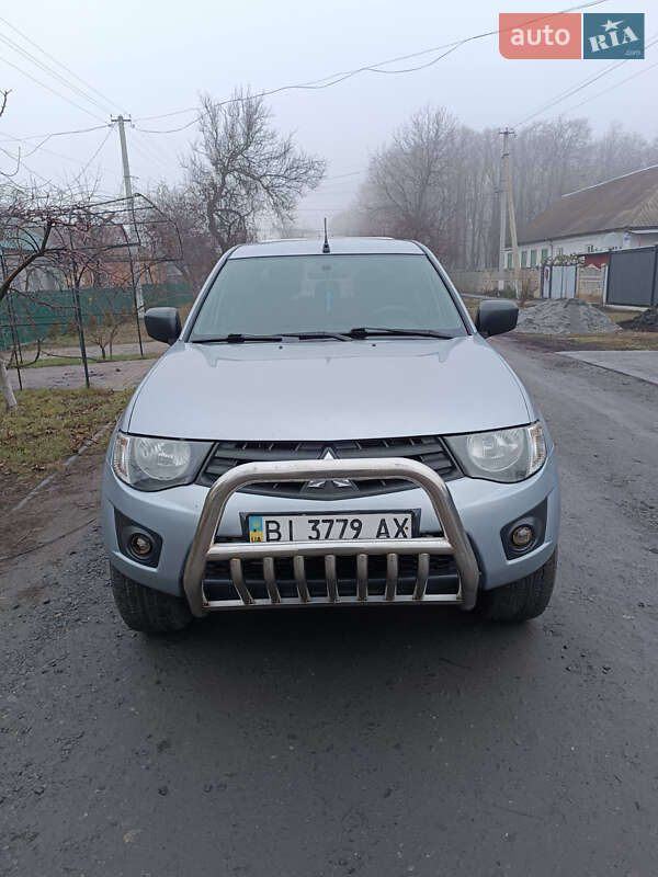 2013 mitsubishi l 200