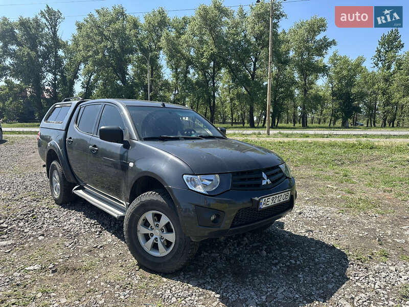 2013 mitsubishi l 200