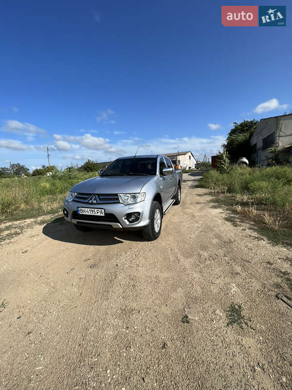 2014 mitsubishi l-200