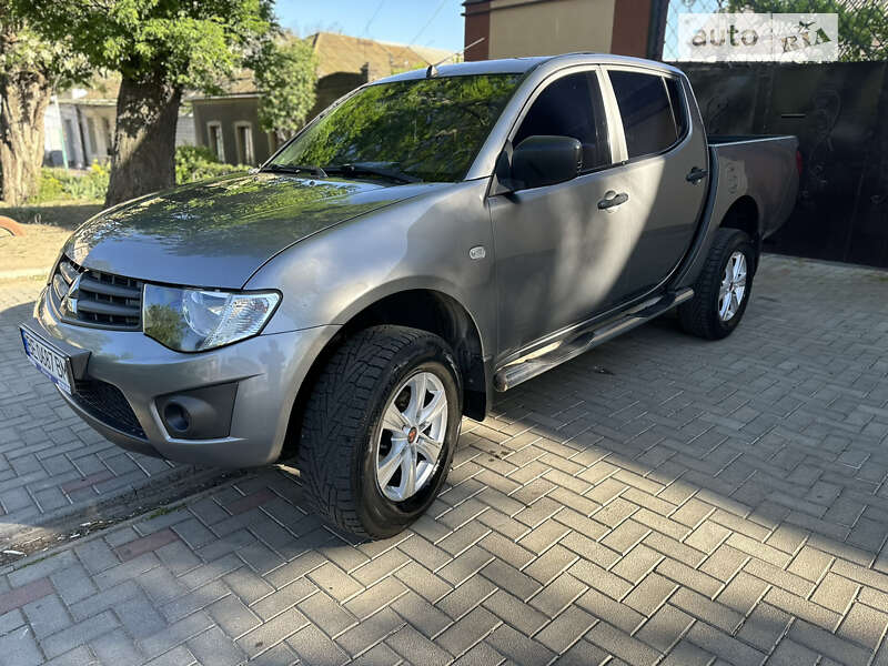2014 mitsubishi l 200