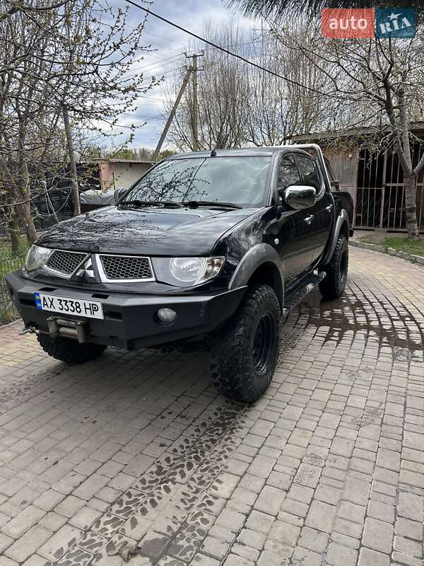 2011 mitsubishi l 200