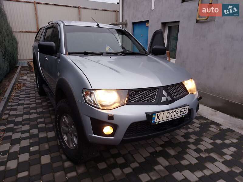 2011 mitsubishi l 200