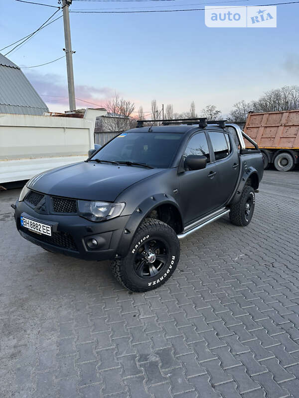 2011 mitsubishi l 200
