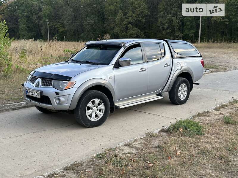 2011 mitsubishi l 200