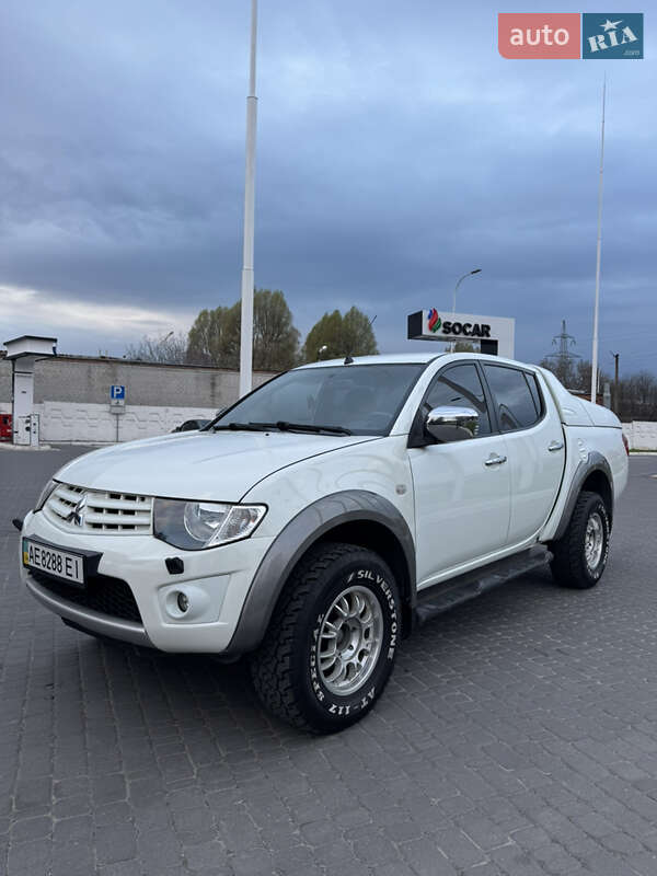 2012 mitsubishi l 200