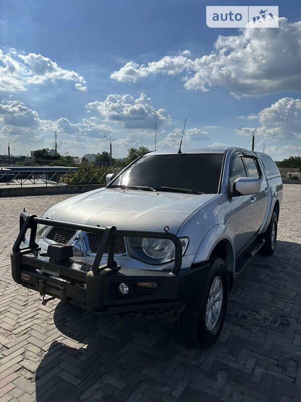 2013 mitsubishi l 200