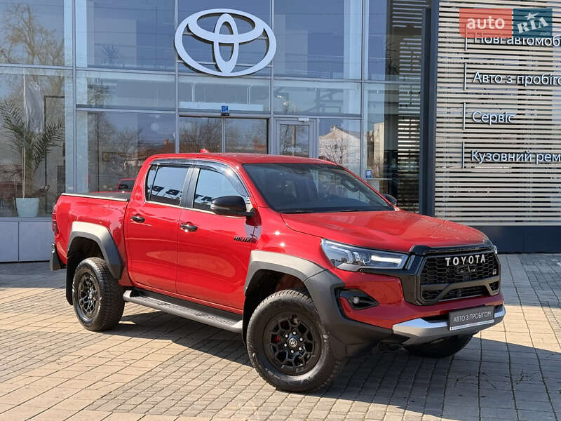 2023 toyota hilux