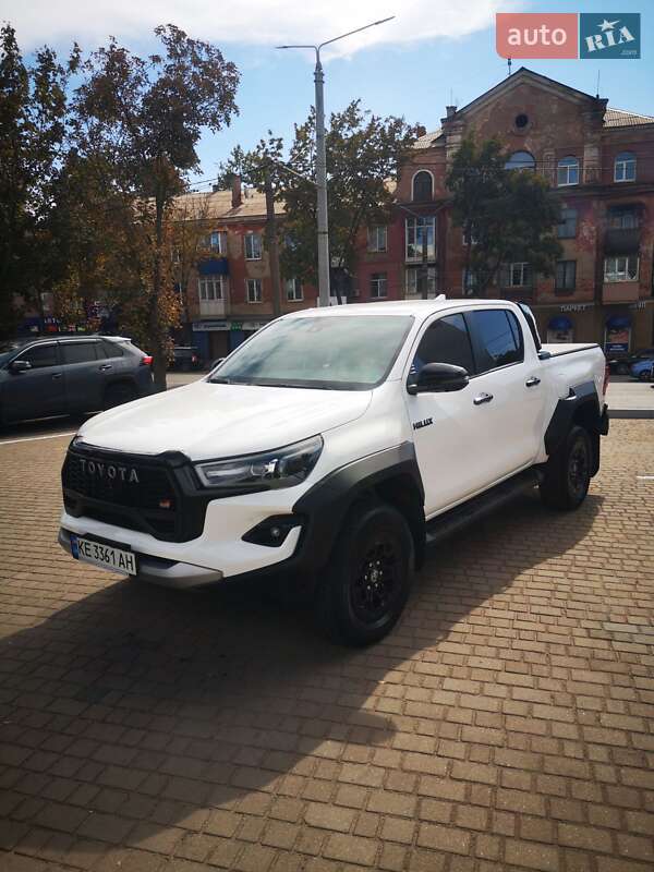2023 toyota hilux
