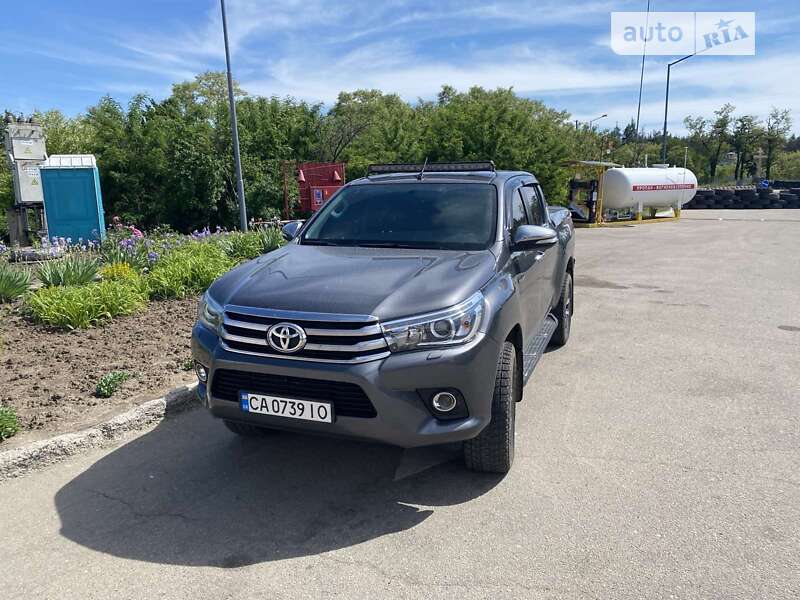 2017 toyota hilux surf