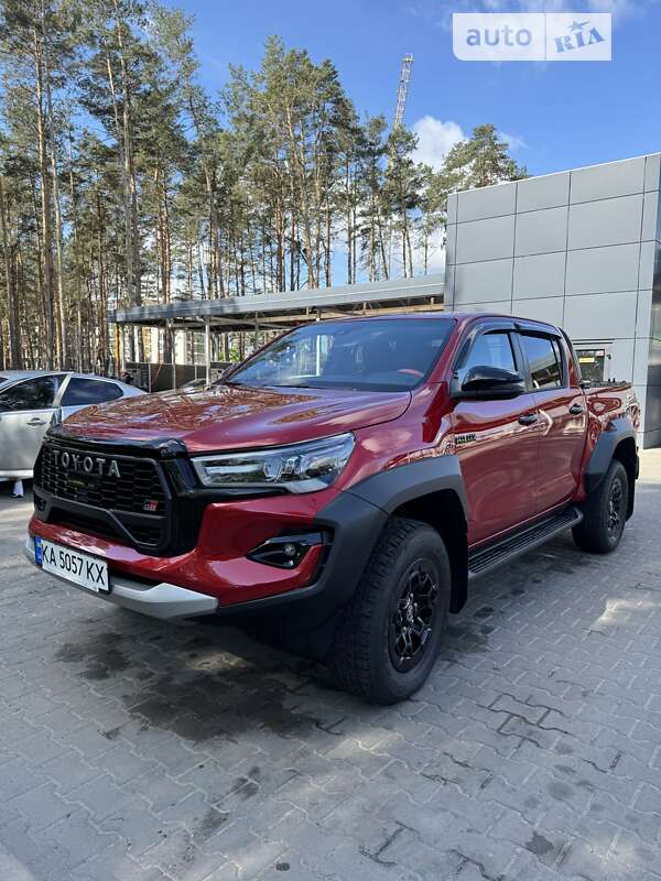 2023 toyota hilux