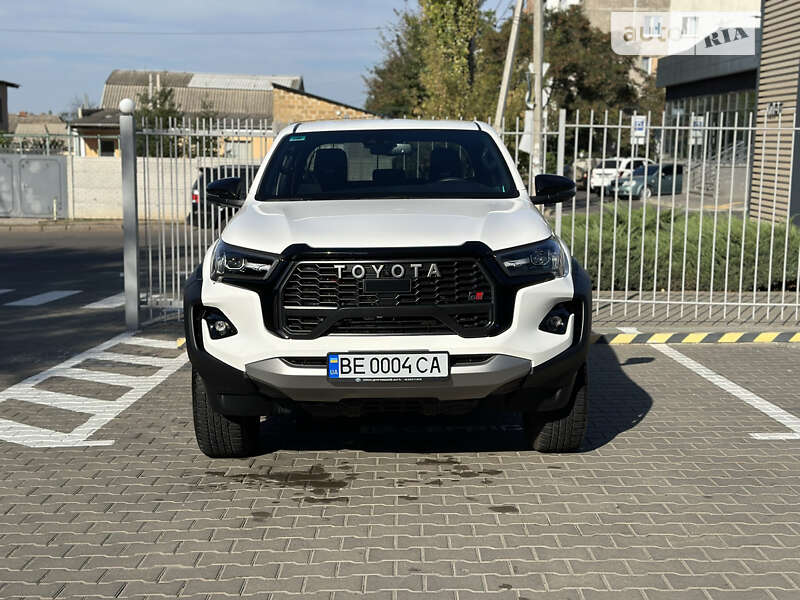 2023 toyota hilux