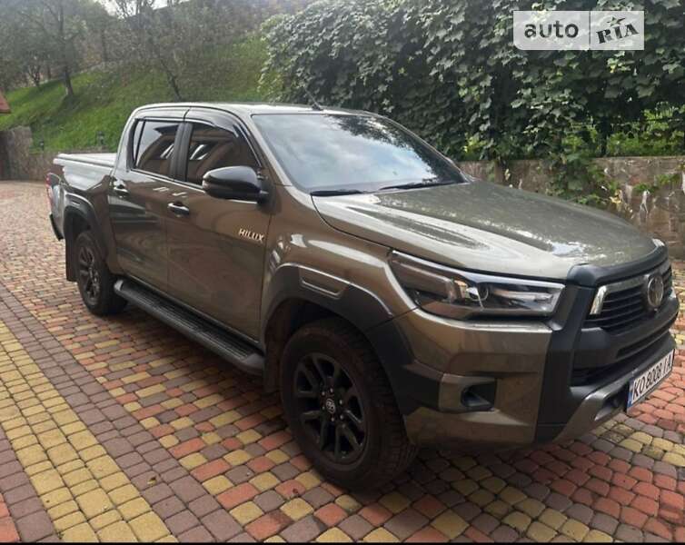 2021 toyota hilux