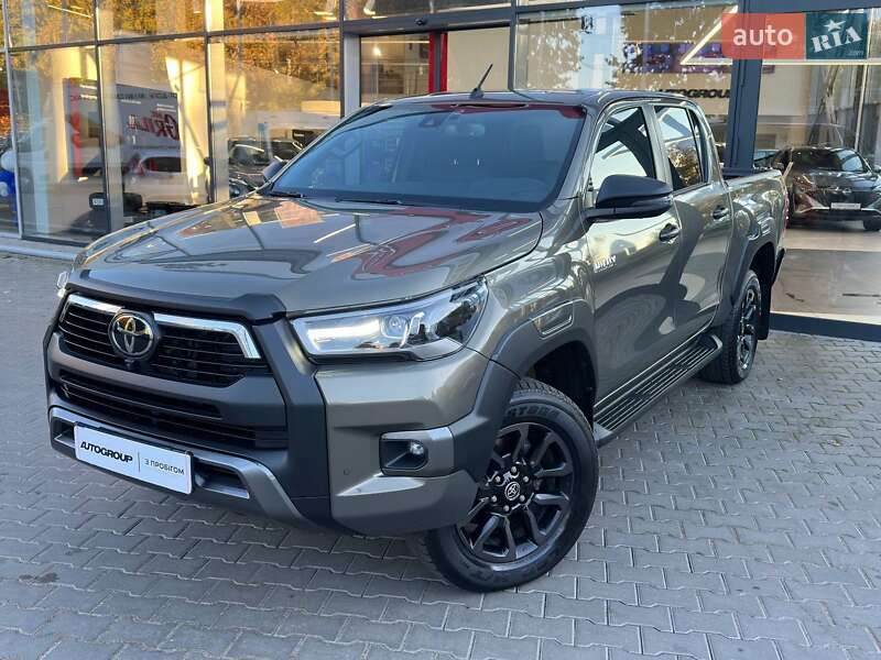 2023 toyota hilux